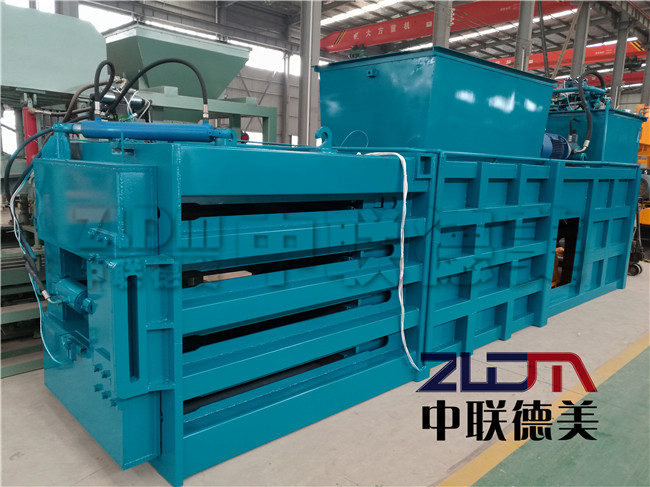 DM200型臥式打包機(jī) DM200型臥式打包機(jī)